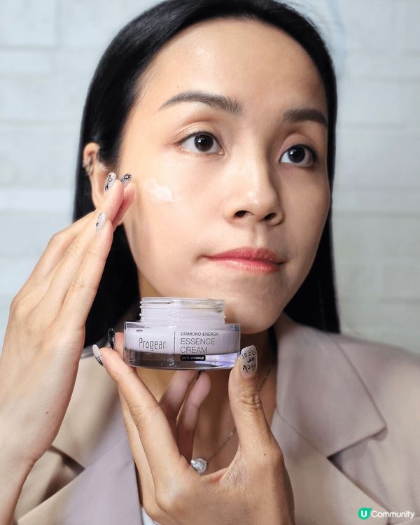 這款系列適合夏天用於晚上，開冷氣抽乾皮膚，即時補水補膠原