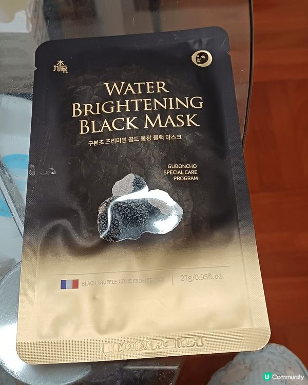 剛由韓國買回來，用過面膜超多水份，可敷埋頸還可以，日夜霜用後...