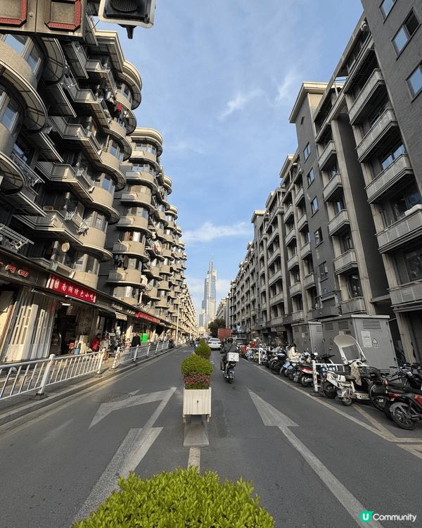 中國 南京 賞樓 美食之旅。 牛首山 佛教耀眼， 街景新舊合...