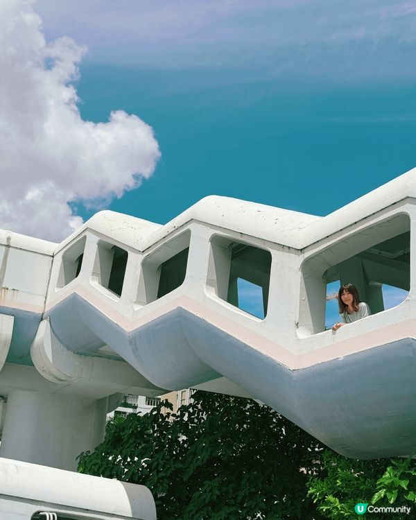 觀塘偉業街天橋，又名志明橋，一直都想來，今日遇上藍天白雲，效...