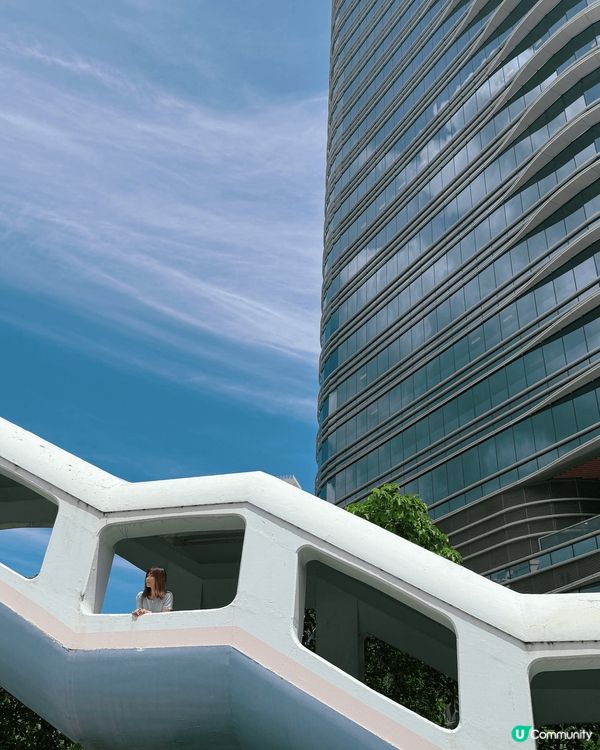 觀塘偉業街天橋，又名志明橋，一直都想來，今日遇上藍天白雲，效...