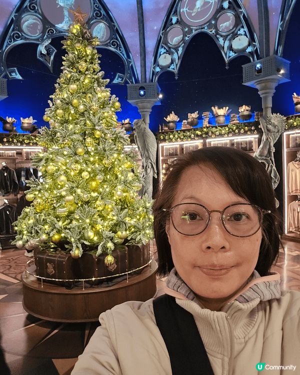 係日本哈利波特影城，佈景華麗，手持魔術棒變身魔法師