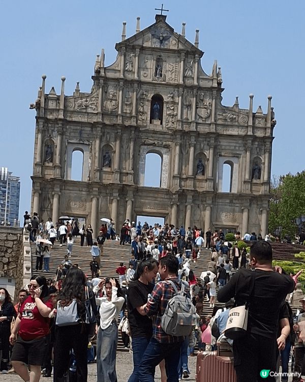 戀愛巷 , 是一條位於澳門半島中心地帶 大 三巴街和大三巴右...