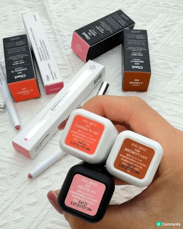 對於唇色唔太出嘅我，出街成日都要補唇示人，食野仲會癡曬d唇膏...