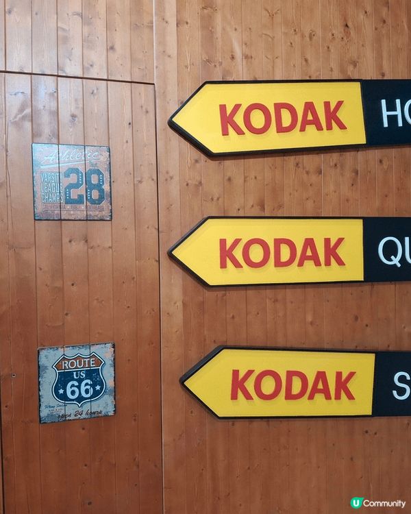 潮玩Kodak經典黃紅配色及辨識度極高的菲林及攝影組件，並將...