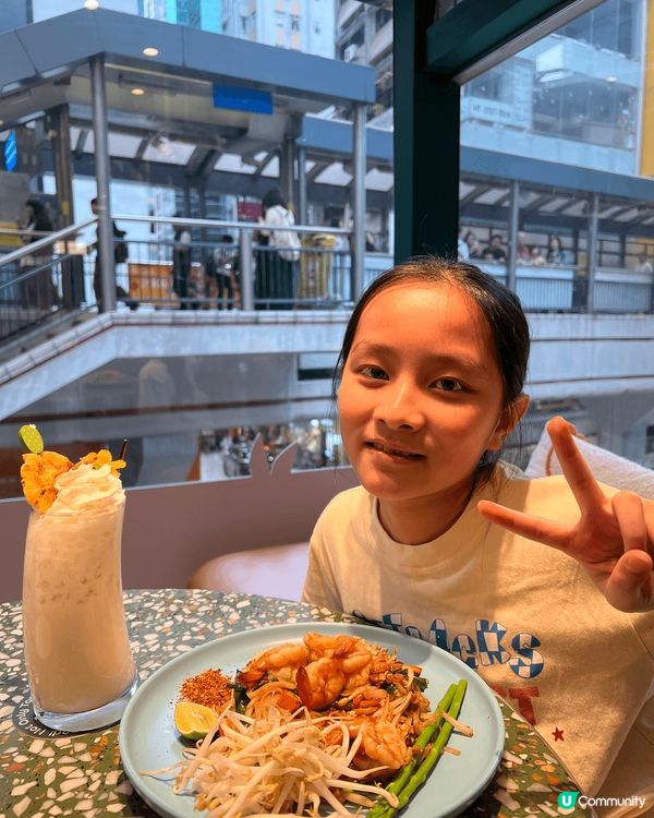 最喜歡周圍搵嘢食，扮靚靚影相，係每個女仔最鍾意做嘅嘢。