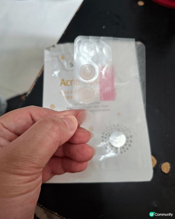 韓國製造，有效吸收暗瘡的分泌物。使用後隔天早上暗瘡已平復了很...