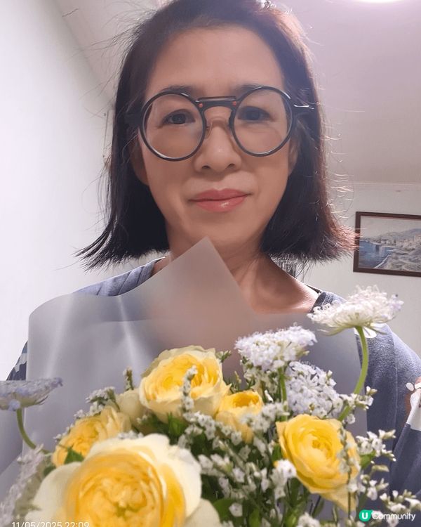 自己經常旅行，頭髮打扮亦都好緊要，本人喜歡直髮，間中都做曲髮...