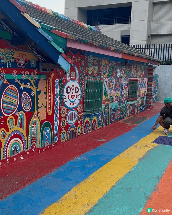 彩虹眷村係台灣台中市一個超靚嘅旅遊景點！佢將呢個地方變成咗一...