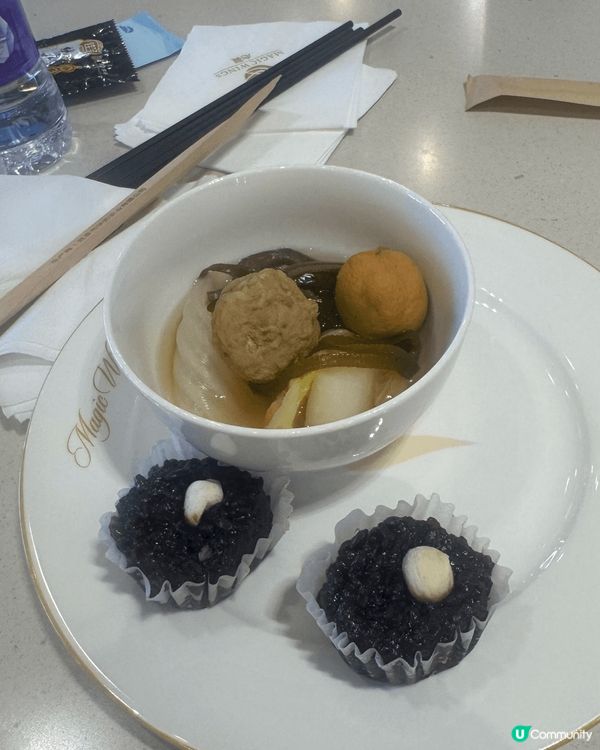 這是上海虹橋機場貴賓室，是我去過最大面積的貴賓候機室，食物種...