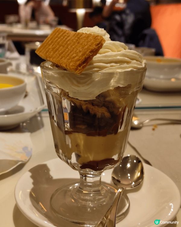 最近我去咗瑰麗冰室 (Holt's Café) 用餐，真係一...