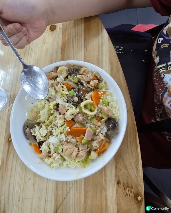 這間茶餐廳$35就有炒粉麵飯食，佢嘅炒粉麵飯又夠鑊氣又好味又...