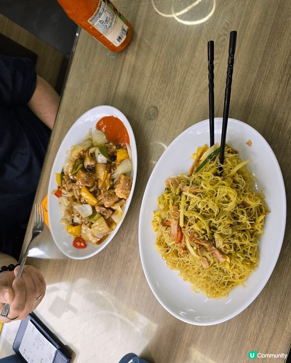 這間茶餐廳$35就有炒粉麵飯食，佢嘅炒粉麵飯又夠鑊氣又好味又...