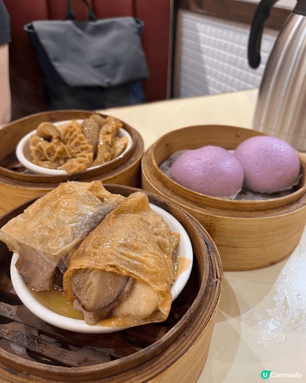 元朗老馮茶居裝修好靚，模仿懷舊香港style，啲點心都多款式...