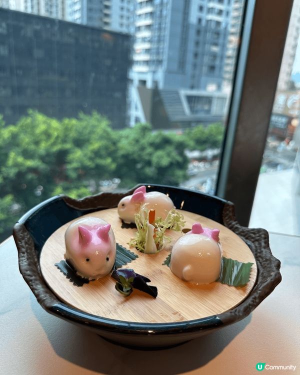 這是國內酒樓的一道甜品，益力多乳酸奶凍，味道好清新、消暑。