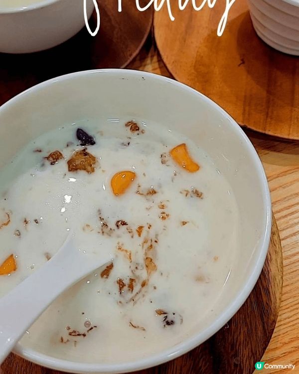 杏的椰汁桃膠大芋圓。可能因為那天店內顧客太多顧不及，我覺得椰...