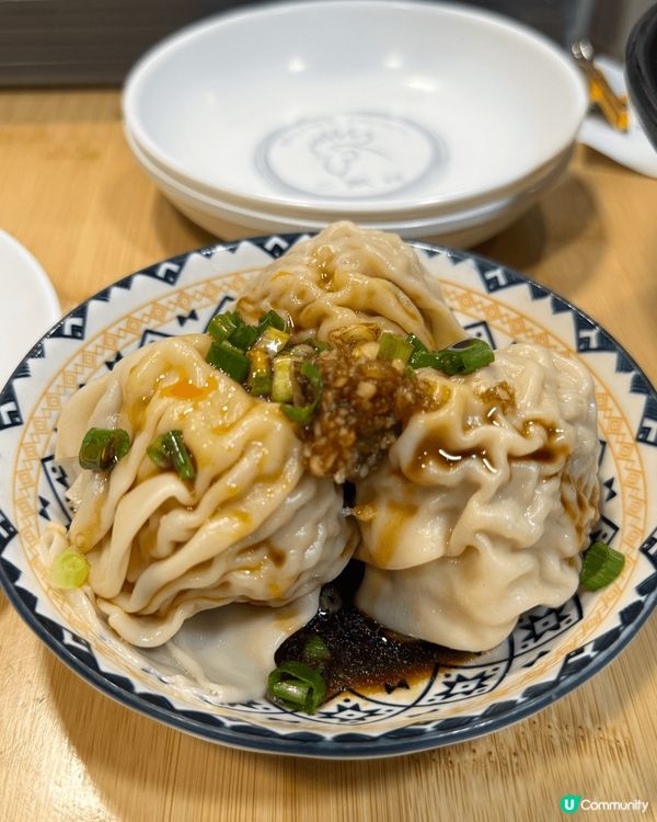 觀塘駱駝漆最出名嘅餐廳二撇雞，真係好好食呀，個湯底好濃郁，而...