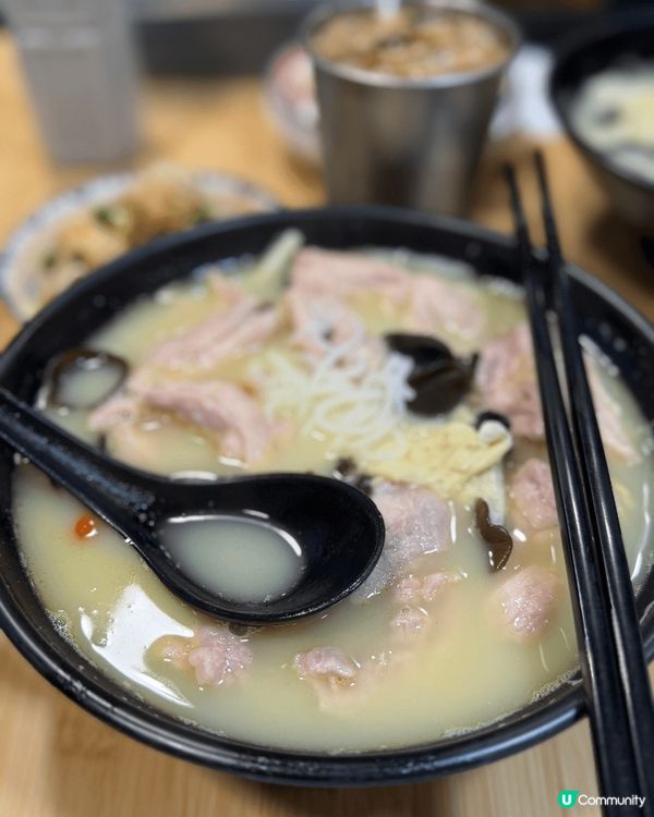 觀塘駱駝漆最出名嘅餐廳二撇雞，真係好好食呀，個湯底好濃郁，而...