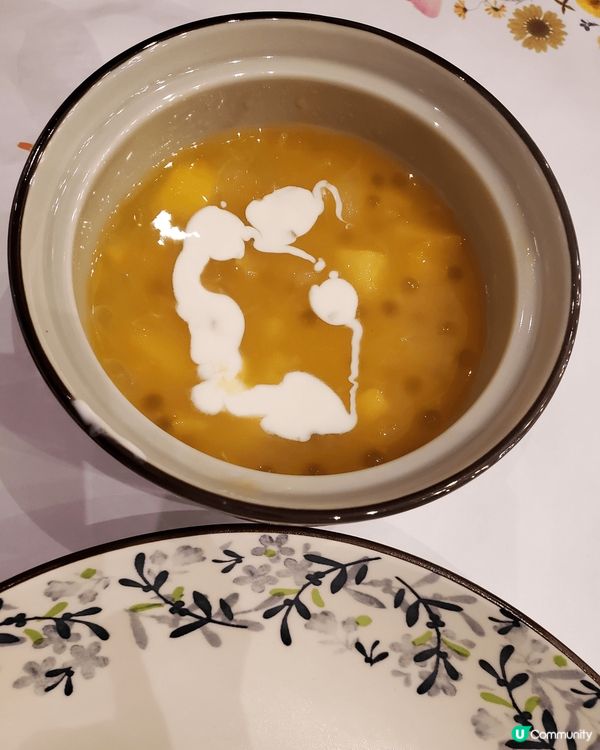 甜品中，其中喜歡的芒果西米露，內有香甜芒果、香滑椰奶和西米，...