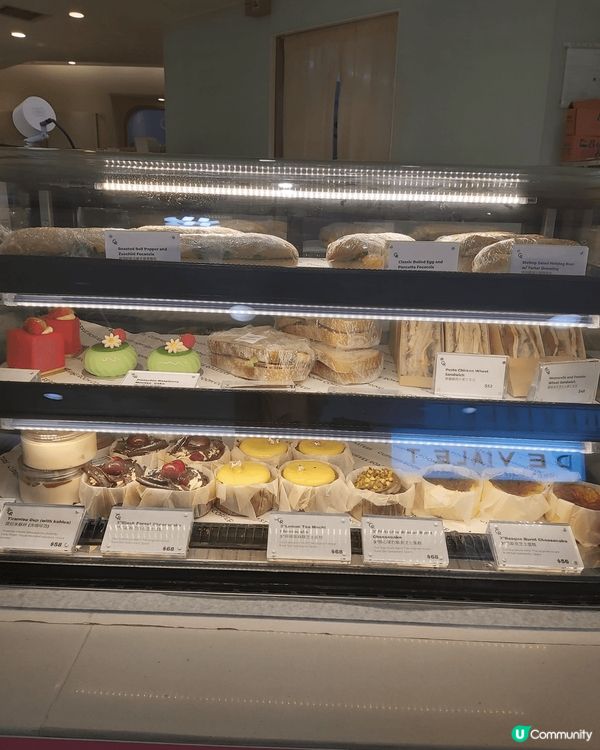 我真心要讚爆Cupping Room嘅綠茶鮮奶！😍 佢味道香...