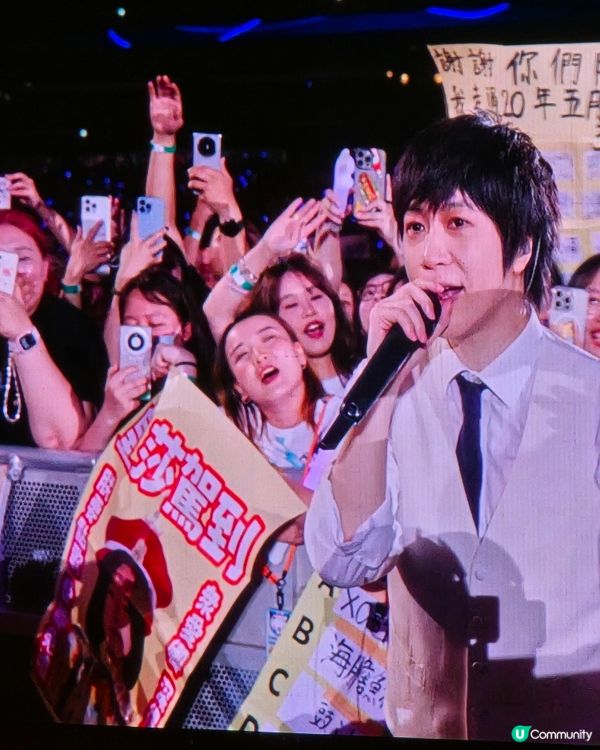睇完五月天尾場，不停 encore ! 嗌到喉沙！😆 hi