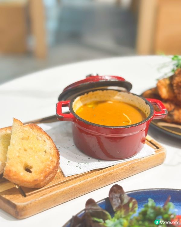 觀塘東廣場嘆西餐☕️🥐  
觀塘東廣場西餐好西，環境又闊落，