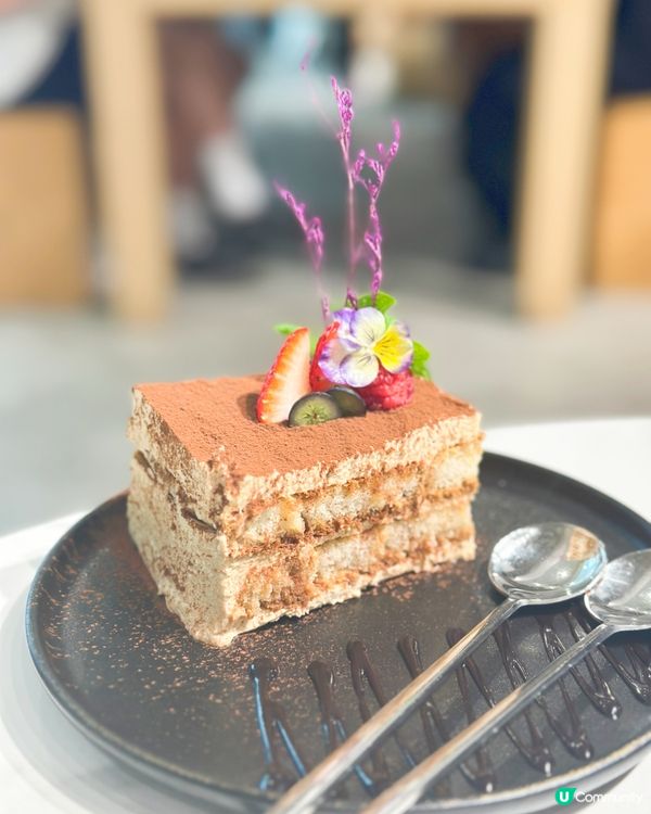 觀塘東廣場嘆西餐☕️🥐  
觀塘東廣場西餐好西，環境又闊落，