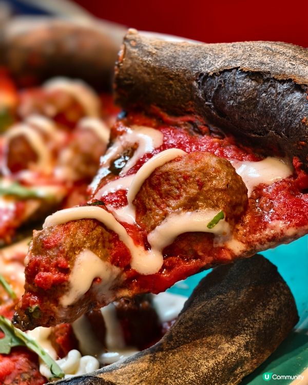 罕見charcoal pizza，口感豐富