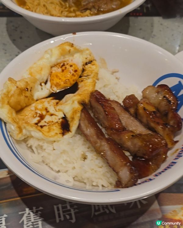 睇完九龍城寨就心郁郁好想食叉燒飯🤤最終去左‘’敏華冰室‘’到...