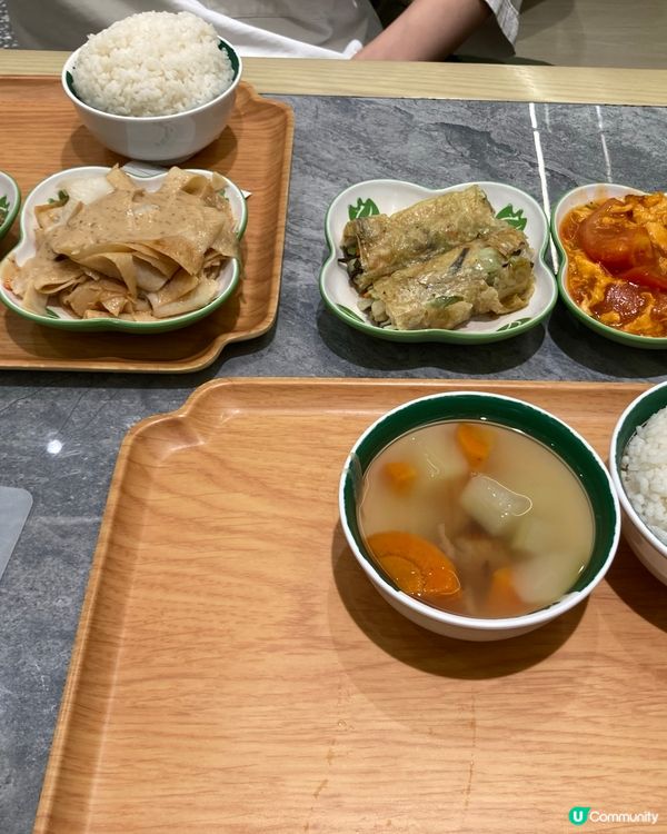 新蒲崗素食餐廳的兩餸飯