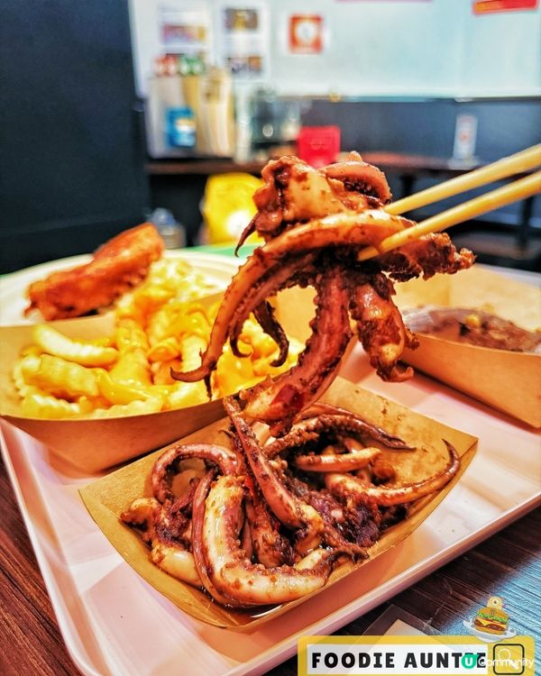 👽 食神大媽《石硤尾｜人氣好味生炸雞髀專門店》