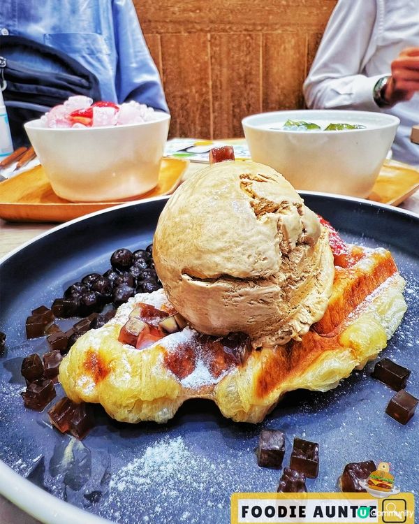 👽 食神大媽《灣仔｜長長人龍好味甜品店》