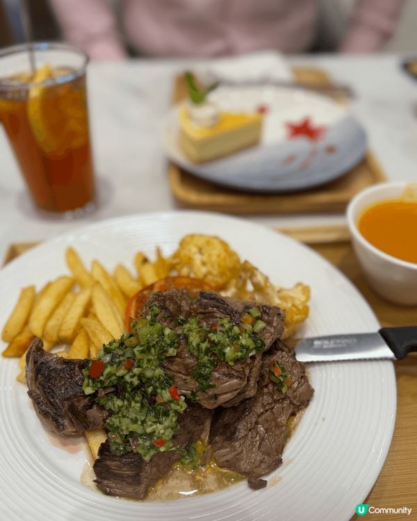 經過見到super farm.成日都排晒隊
