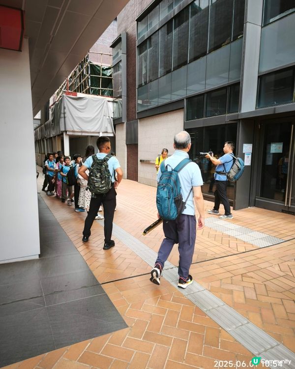 香港大學星期日遊客多過學生