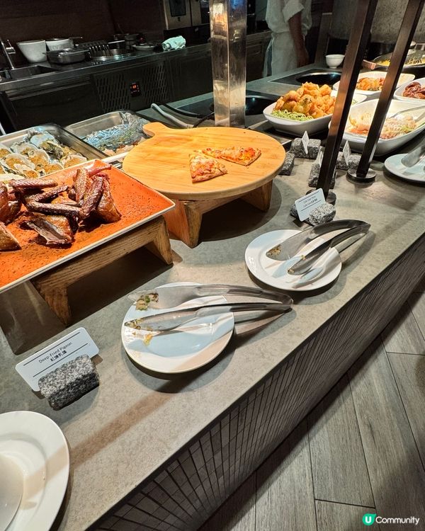 食物豐富、高性價比的自助晚餐