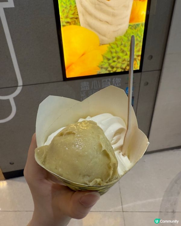 啱啱掹車邊吃到M記榴槤雪糕🍦