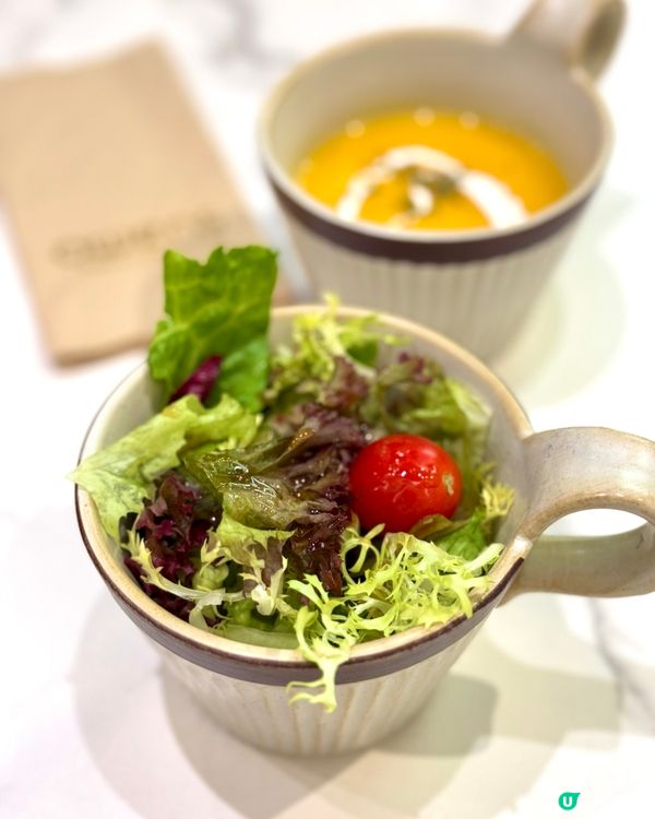 太子逆市爆滿人氣cafe  煎牛扒充滿肉汁