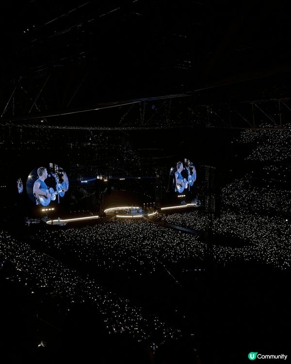 第一次係啟德 睇演唱會 雖然坐比較高嘅位置 但仍然 覺得 好...