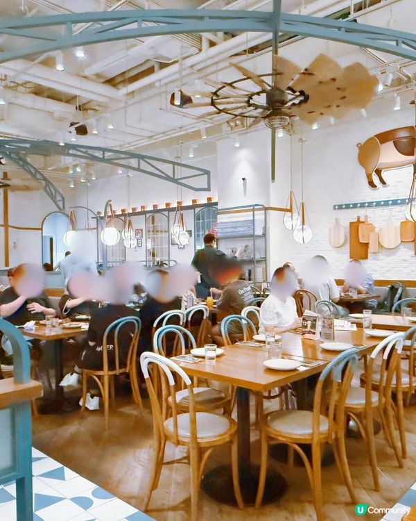 主菜買一送一😍 必試招牌豬薄餅❣️烤斧頭豬扒