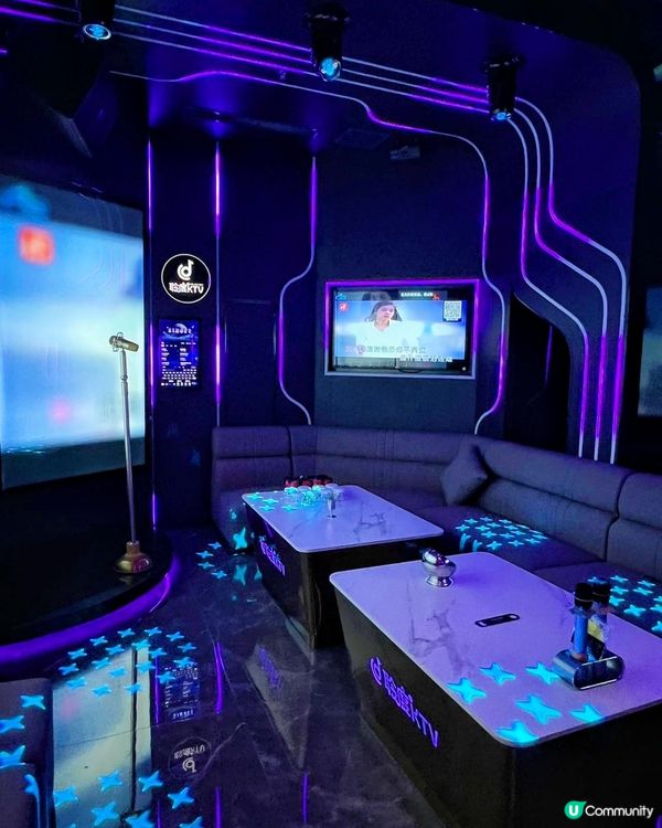 大展歌喉的聆度KTV