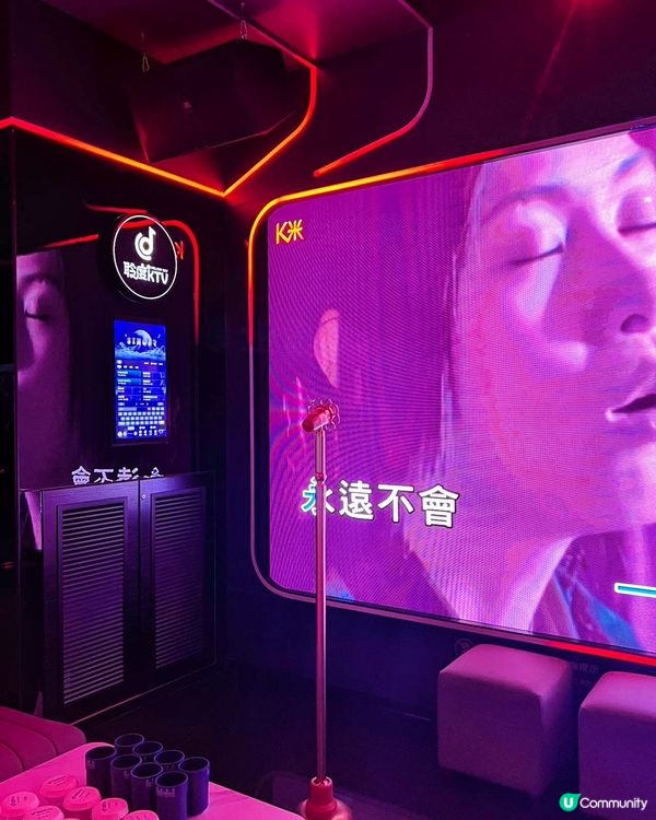 大展歌喉的聆度KTV