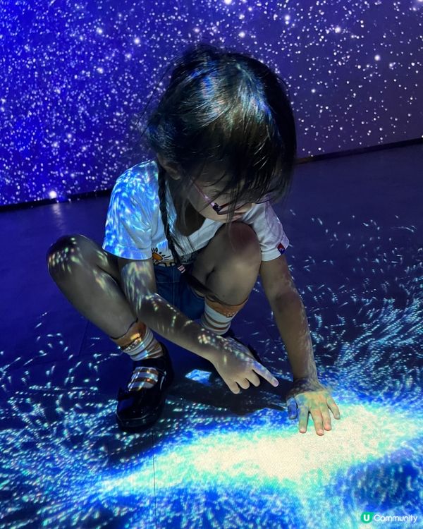 🤩 免費打卡好去處！沉浸式嘅星空投影互動展，山頂纜車第五代