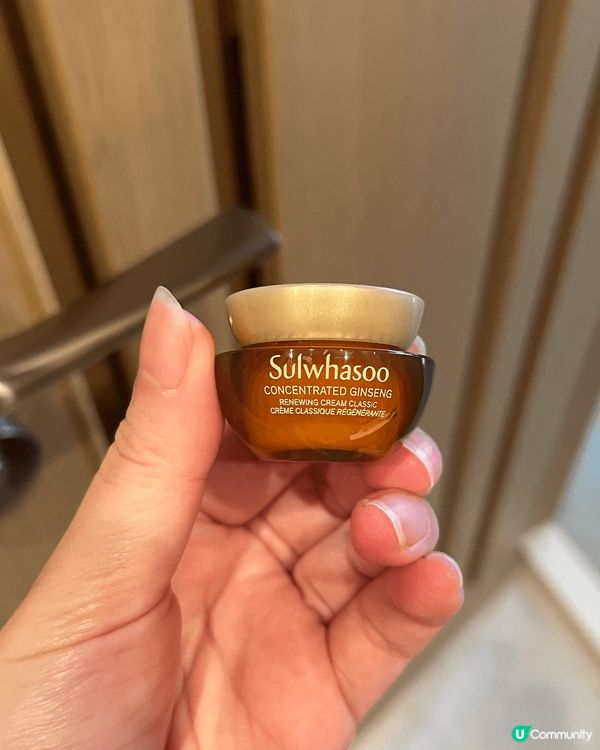 定妝噴霧不但可用在化妝品後，也可用在護膚品後，鎖住護膚品，增...