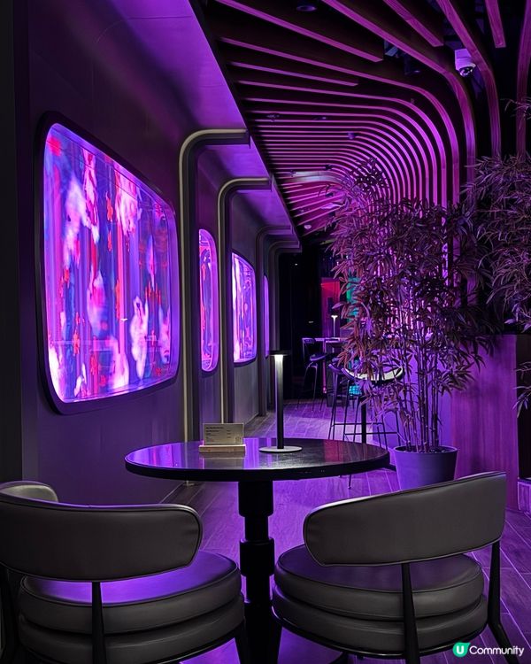 不過地鐵站旁邊的小酒吧😗