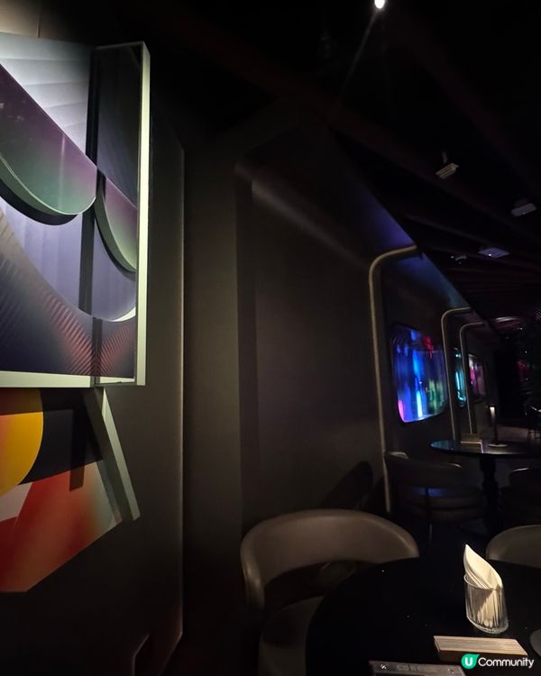 不過地鐵站旁邊的小酒吧😗