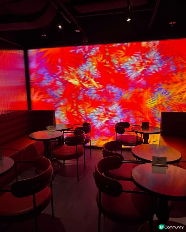 不過地鐵站旁邊的小酒吧😗