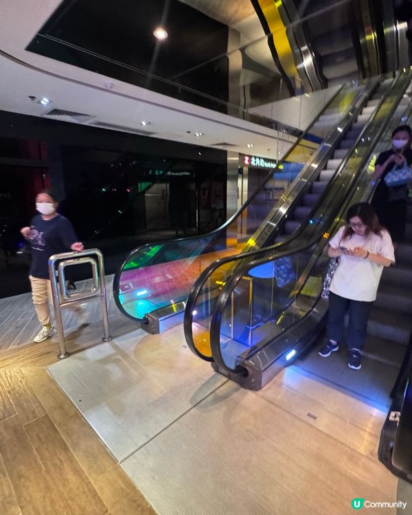 不過地鐵站旁邊的小酒吧😗