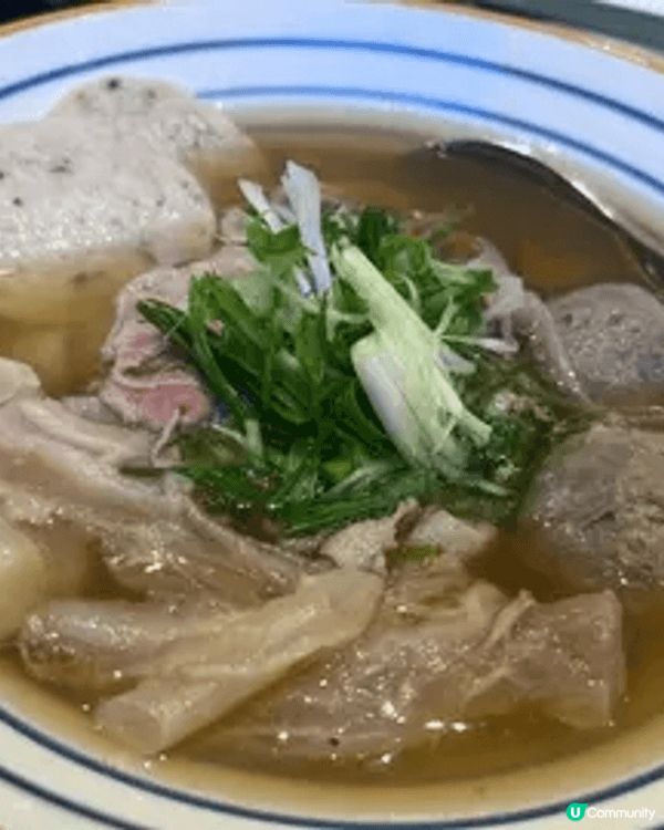 位於上環信德中心嘅錦麗餐廳，以其每日熬煮23小時嘅牛骨牛肉湯...