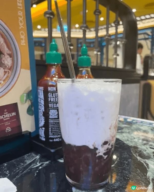 位於上環信德中心嘅錦麗餐廳，以其每日熬煮23小時嘅牛骨牛肉湯...