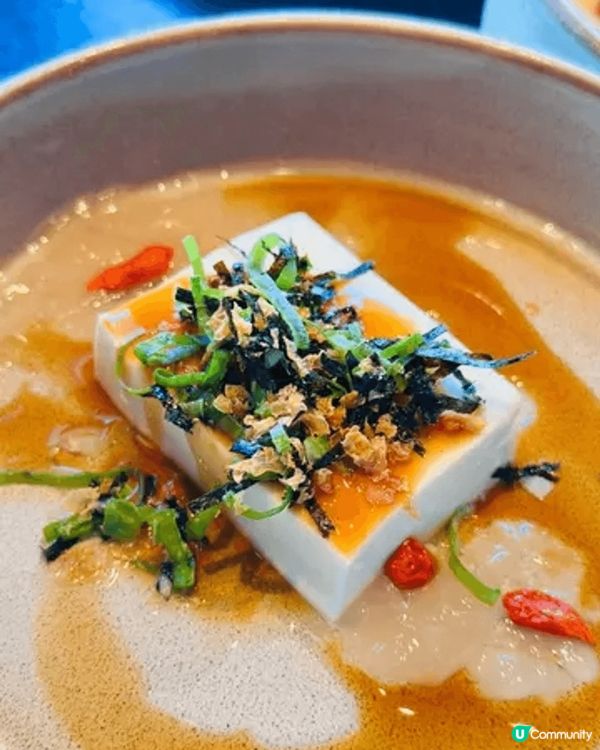 藏身石塘咀181酒店三樓的**The Praya**，將傳統...